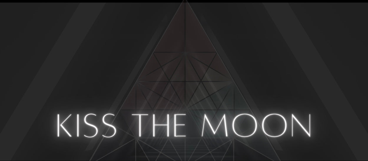 KISS THE MOON